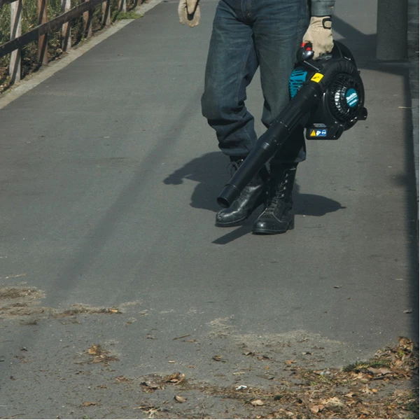 Souffleur Broyeur Aspirateur Souffleur Thermique Silencieux - Makita BHX2501 - 4 Temps 24,5 Cm³ 1 Souffleur Broyeur Aspirateur Souffleur Thermique Silencieux - Makita BHX2501 - 4 Temps 24,5 Cm³