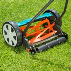 Tondeuse Débroussailleuse Tondeuse Hélicoïdale à Main 330 Classic Gardena Largeur De Coupe 33 Cm 9 Tondeuse Débroussailleuse Tondeuse Hélicoïdale à Main 330 Classic Gardena Largeur De Coupe 33 Cm -Électroportatif et pneumatique Soldes tondeuse manuelle